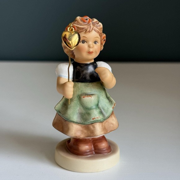 GOEBEL HUMMEL MY LUCKY HEART GIRL CLUB FIGURINE #2298 T5 - Picture 1 of 8